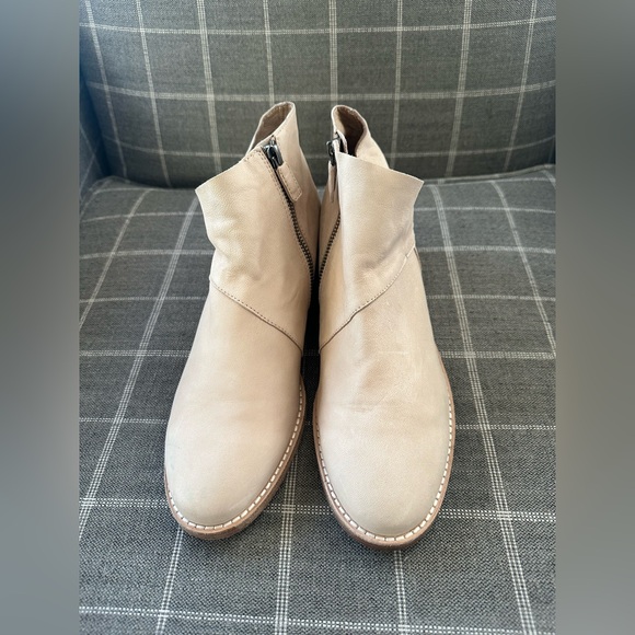Eileen Fisher Billie Tumbled Nubuck Bootie Ankle Boots Women’s Size 8.5 Beige - Picture 9 of 11